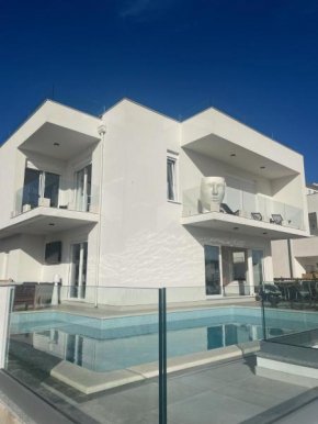 Villa Lady A